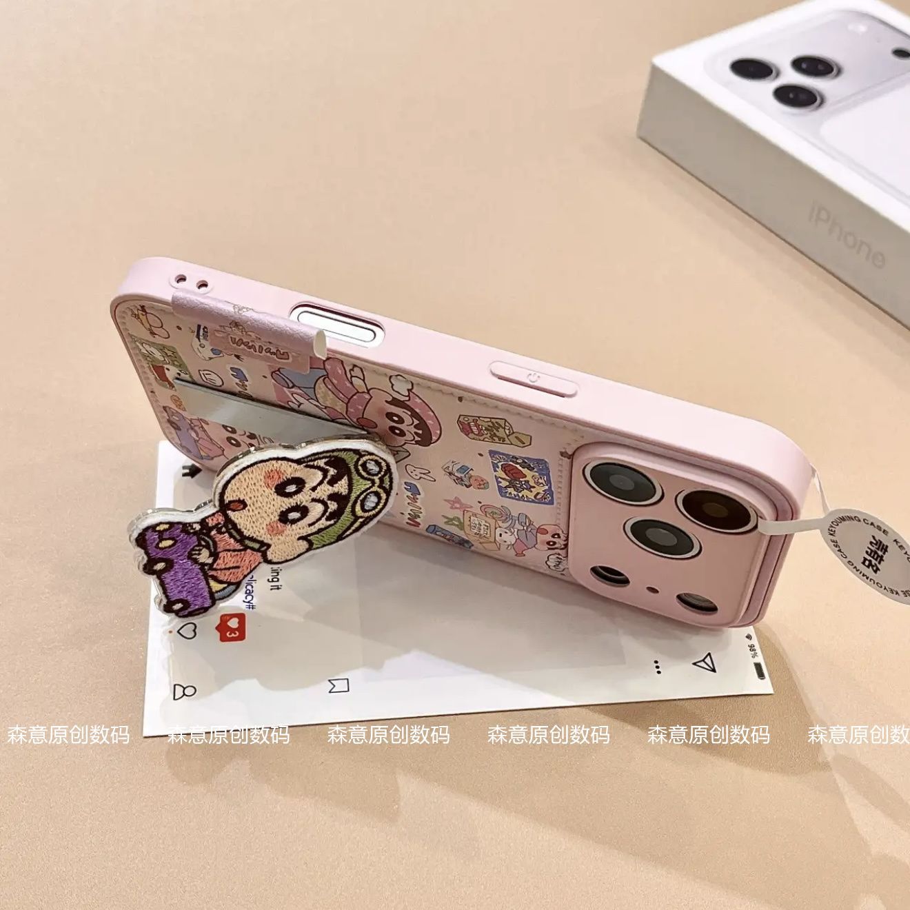 Crayon Shin chan phone case su - đánh giá và giá Cosplay Prop Patterns